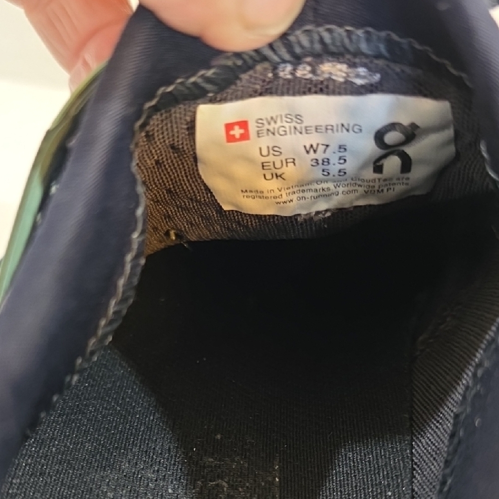 On Running Women's Mint Green and Black Cloudventure Trail Shoes 7.5 - Picture 7 of 12